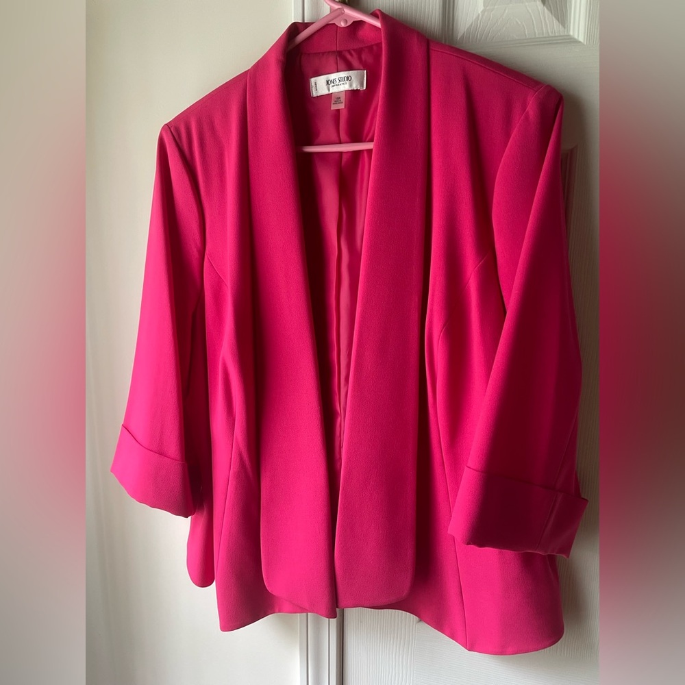 Jones Studio Pink Blazer with Modern Open Front Design